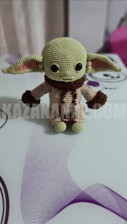 Amigrumi Star Wars Baby Yoda Organik ip ile örülmüştür.